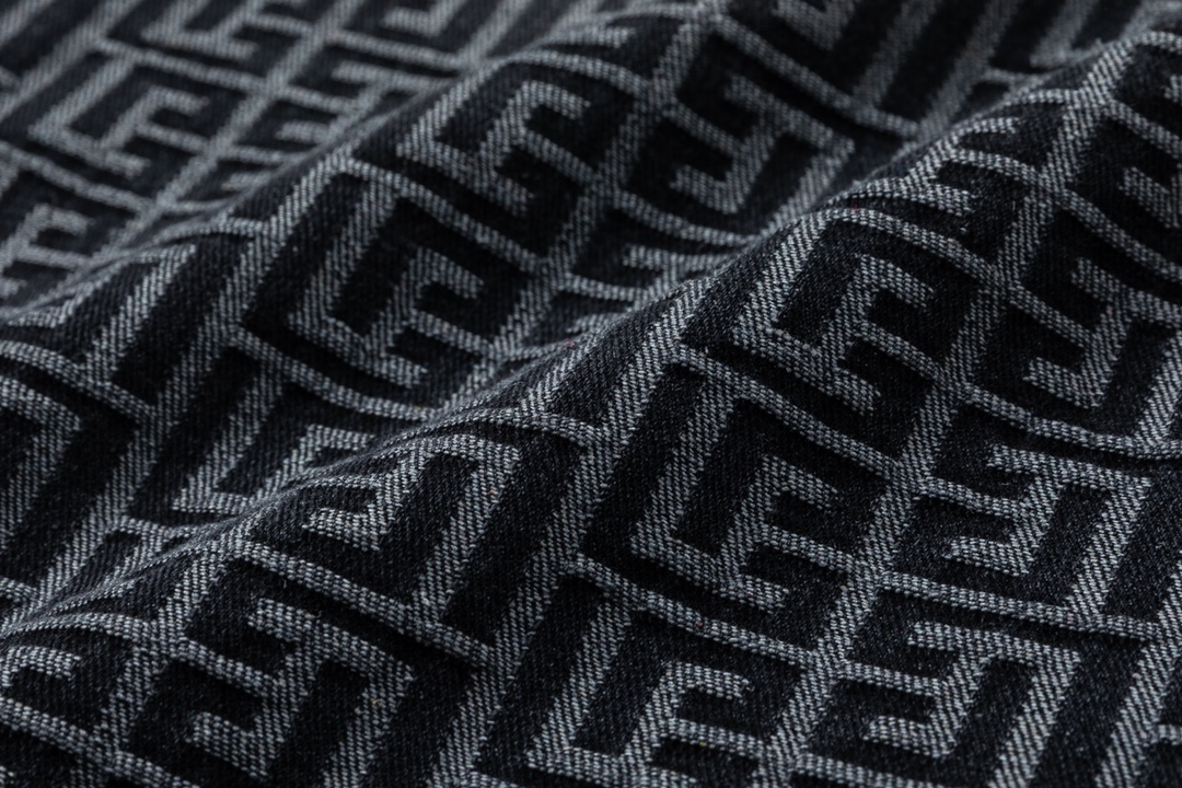 Givenchy/Gypsy’s New 24s: Stylish Cowboy-Inspired Jeans Collection - 图片 5