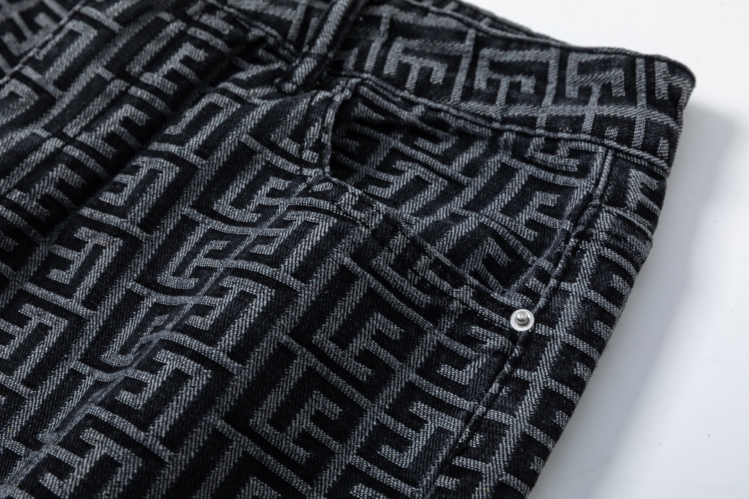 Givenchy/Gypsy’s New 24s: Stylish Cowboy-Inspired Jeans Collection - 图片 4