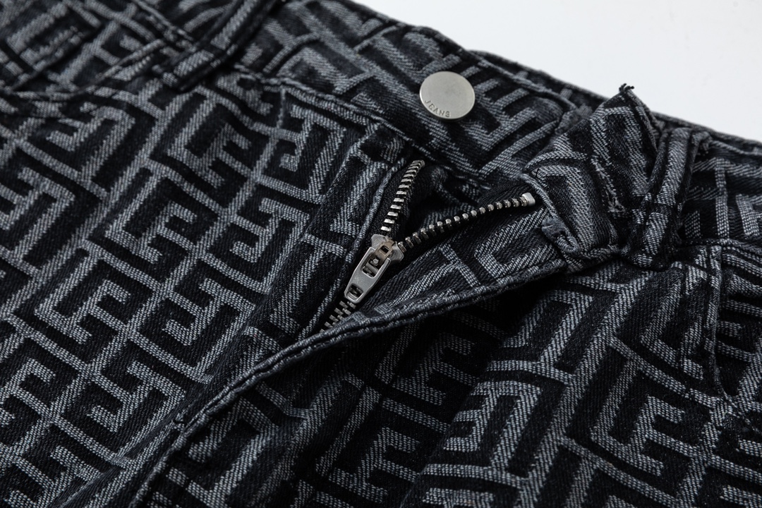 Givenchy/Gypsy’s New 24s: Stylish Cowboy-Inspired Jeans Collection - 图片 7