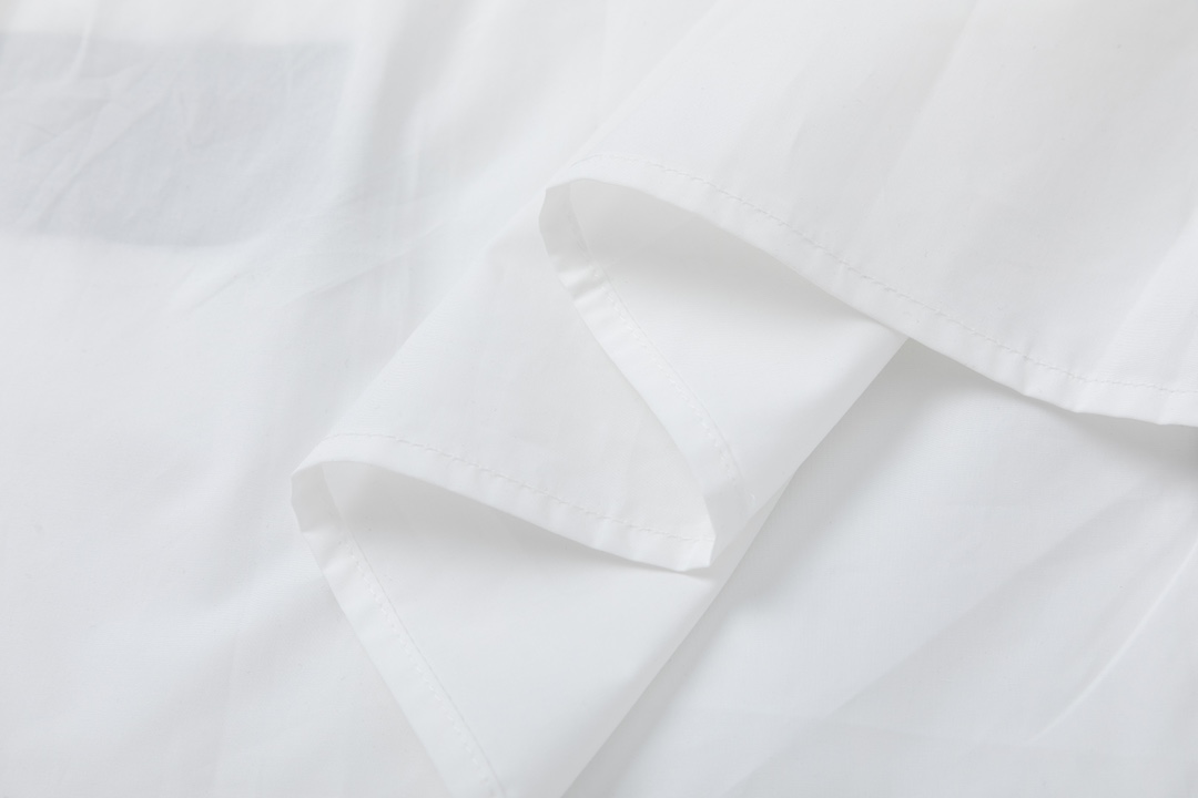 Prada 24ss Silk Shirt with Unique Design and Quality Craftsmanship - 图片 9
