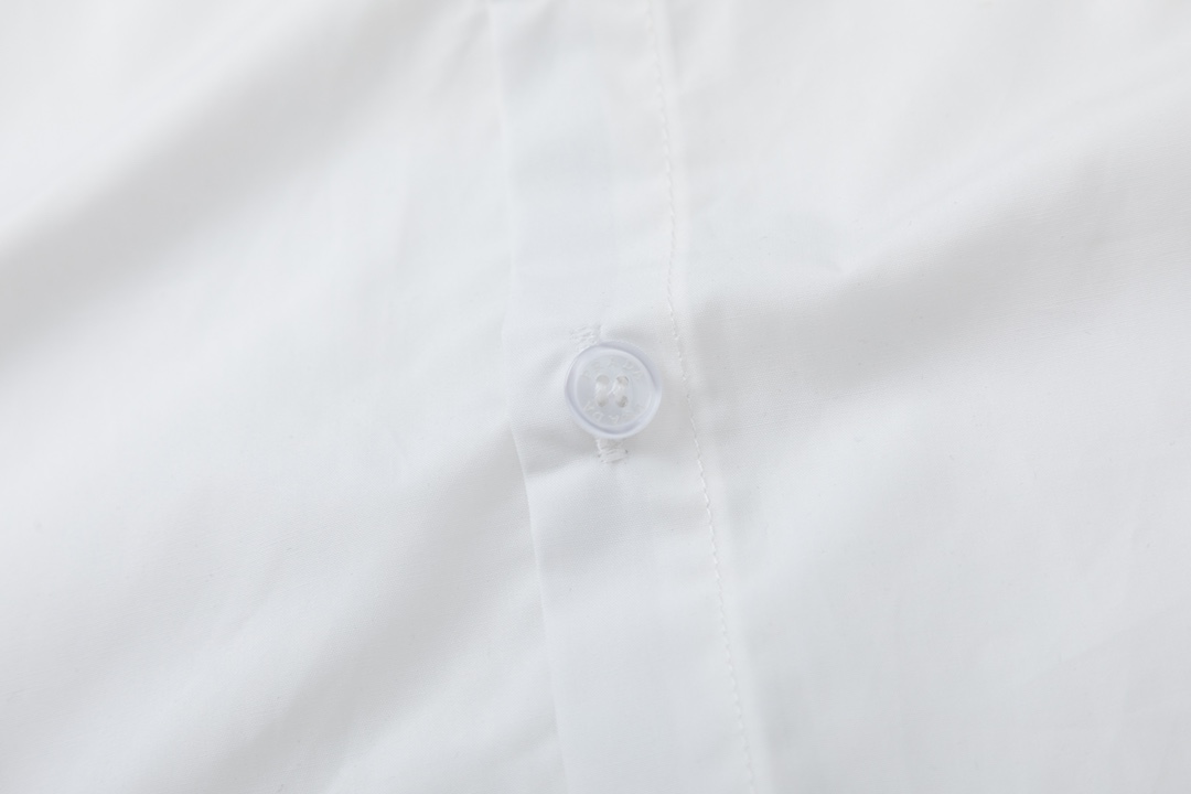 Prada 24ss Silk Shirt with Unique Design and Quality Craftsmanship - 图片 5