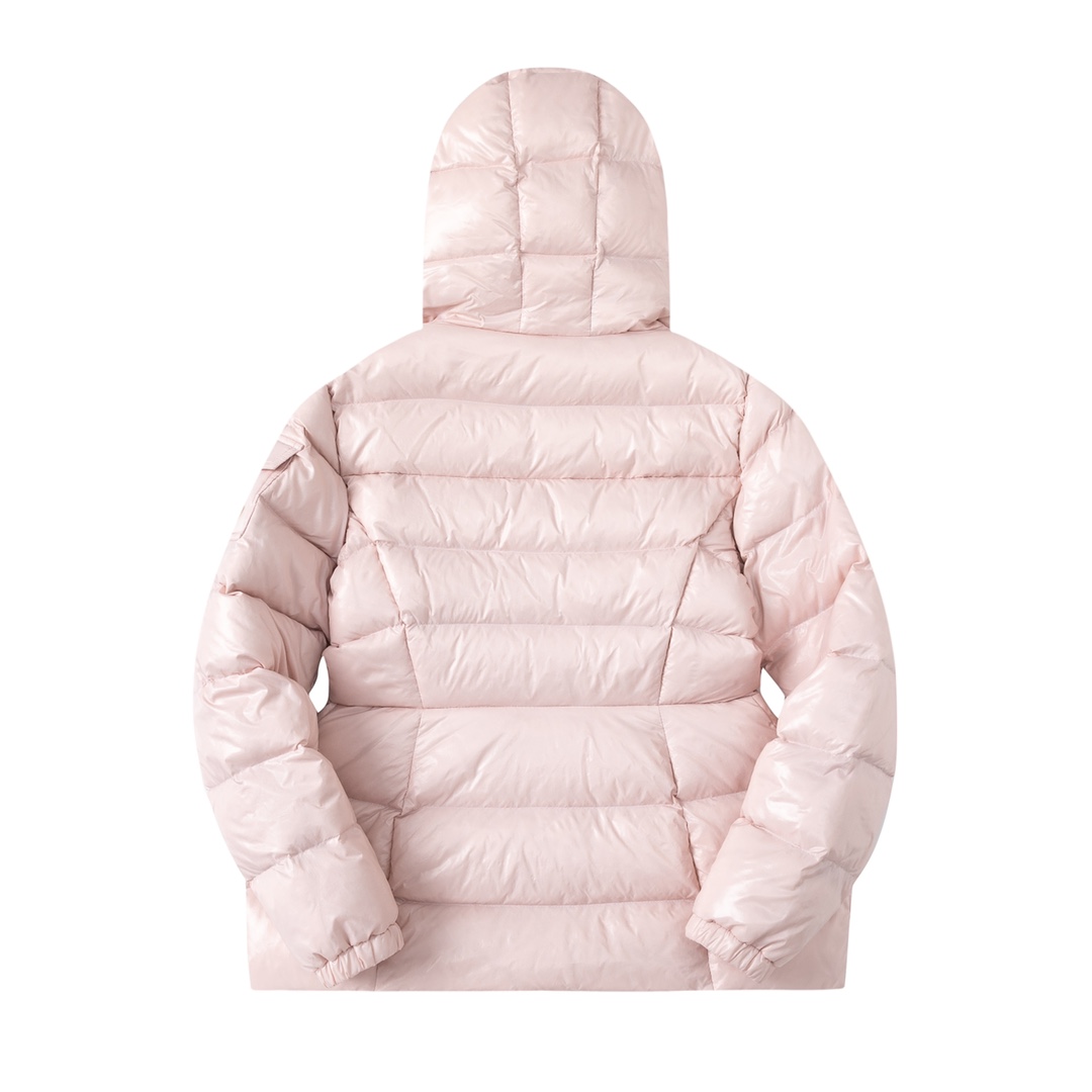 配防尘袋Moncler/蒙口连帽收腰女士短款羽绒服羽绒夹克兼具柔美气质与实用功能为现代女性重新诠释70年