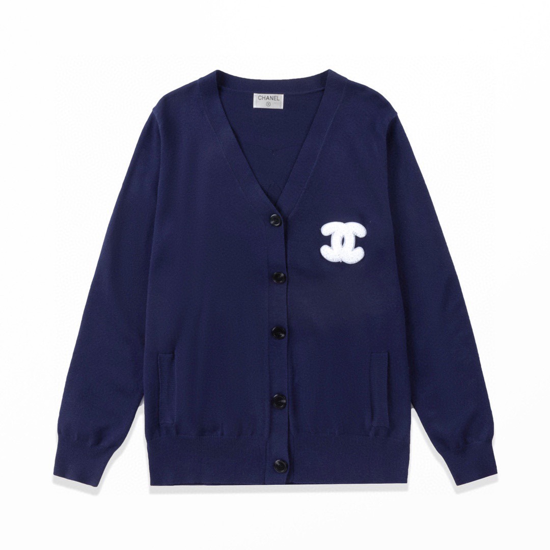 Fashionable Cozy White Chanel Top for Stylish Girls with Loose Os Version. - 图片 1