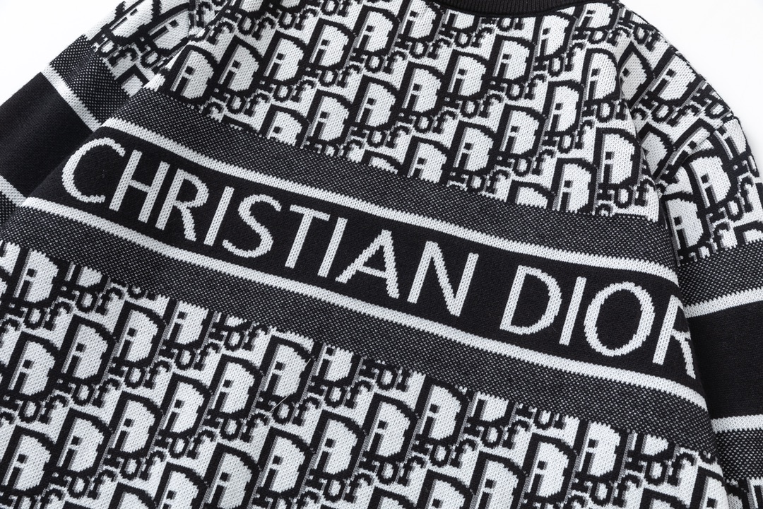 Luxurious Monochrome Knit Sweater by Dior: Classic Elegance with Logo Detail - 图片 4