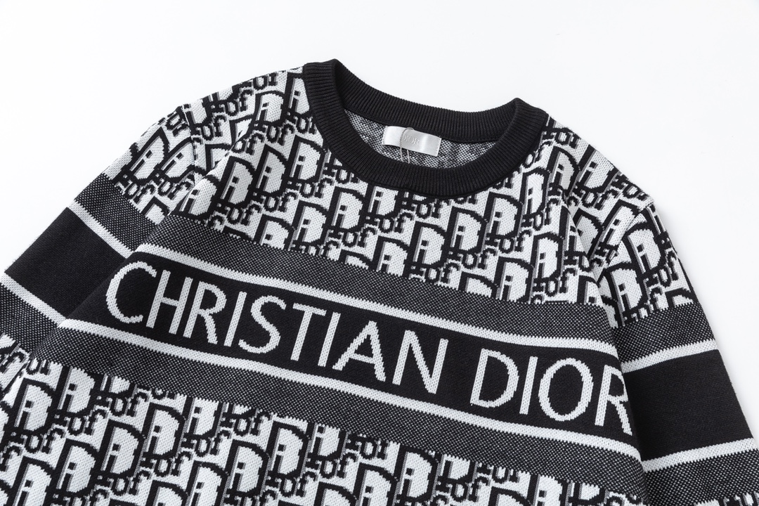 Luxurious Monochrome Knit Sweater by Dior: Classic Elegance with Logo Detail - 图片 7
