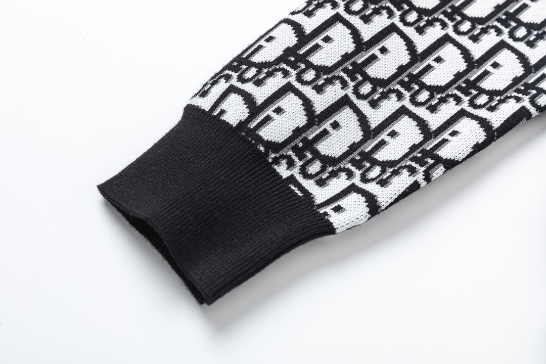 Luxurious Monochrome Knit Sweater by Dior: Classic Elegance with Logo Detail - 图片 8
