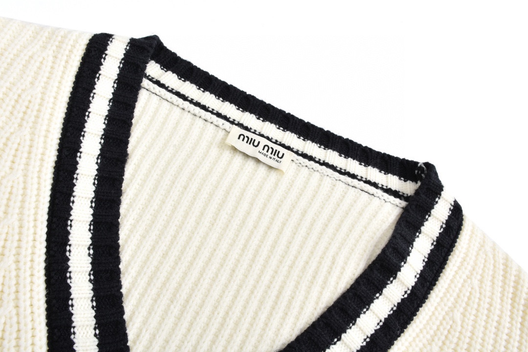 Miumiu 24SS Imported Cashmere Dress with German Pins (Size 38, 40, 42) - 图片 3