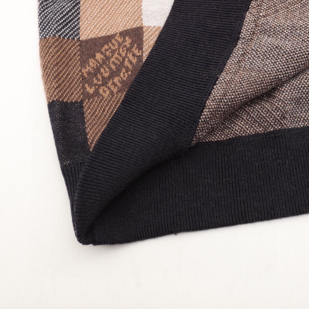 Louis Vuitton Crochet Hoodie with Western Theme for 2024 Autumn/Winter Show - 图片 6