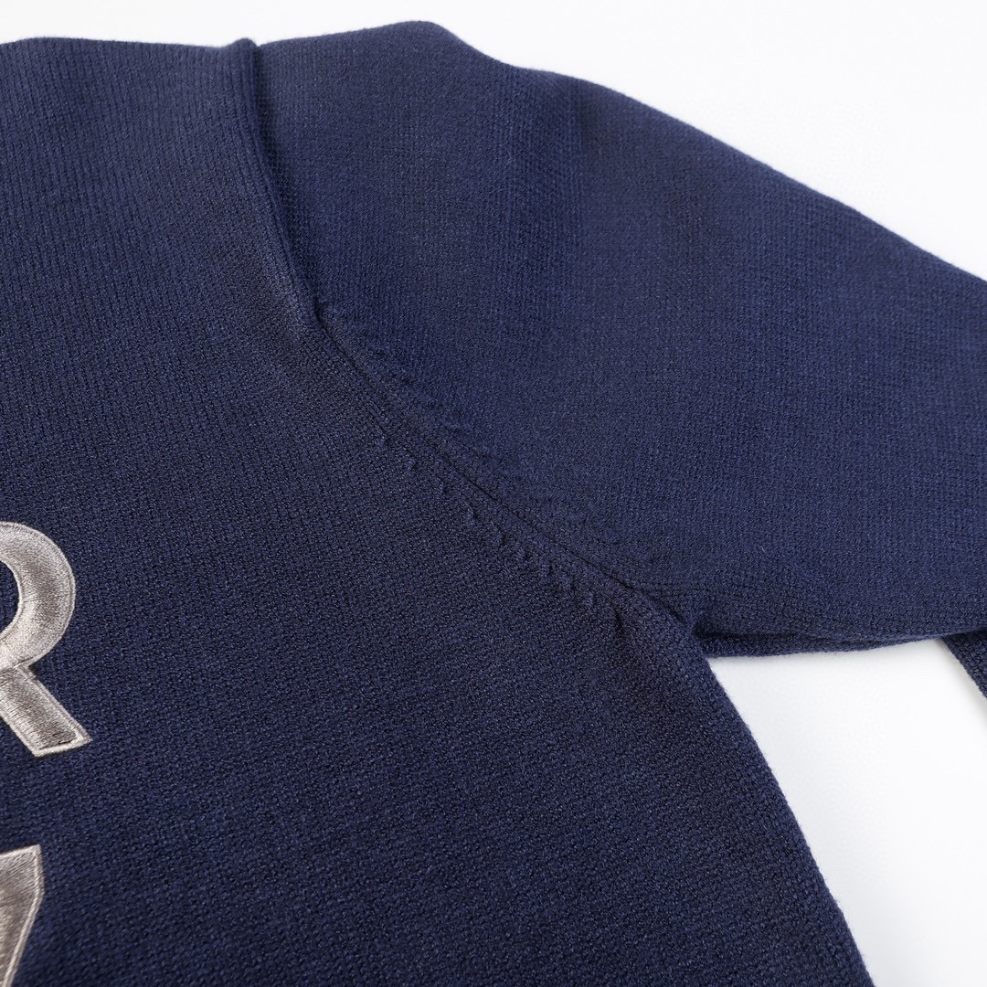 DIOR SS24 Letter Logo Knitwear Collection Overview: French luxury brand by Christine Dios, Paris-based. Classic, elegant designs in navy blue, yellow. Sizes: S M L. - 图片 7