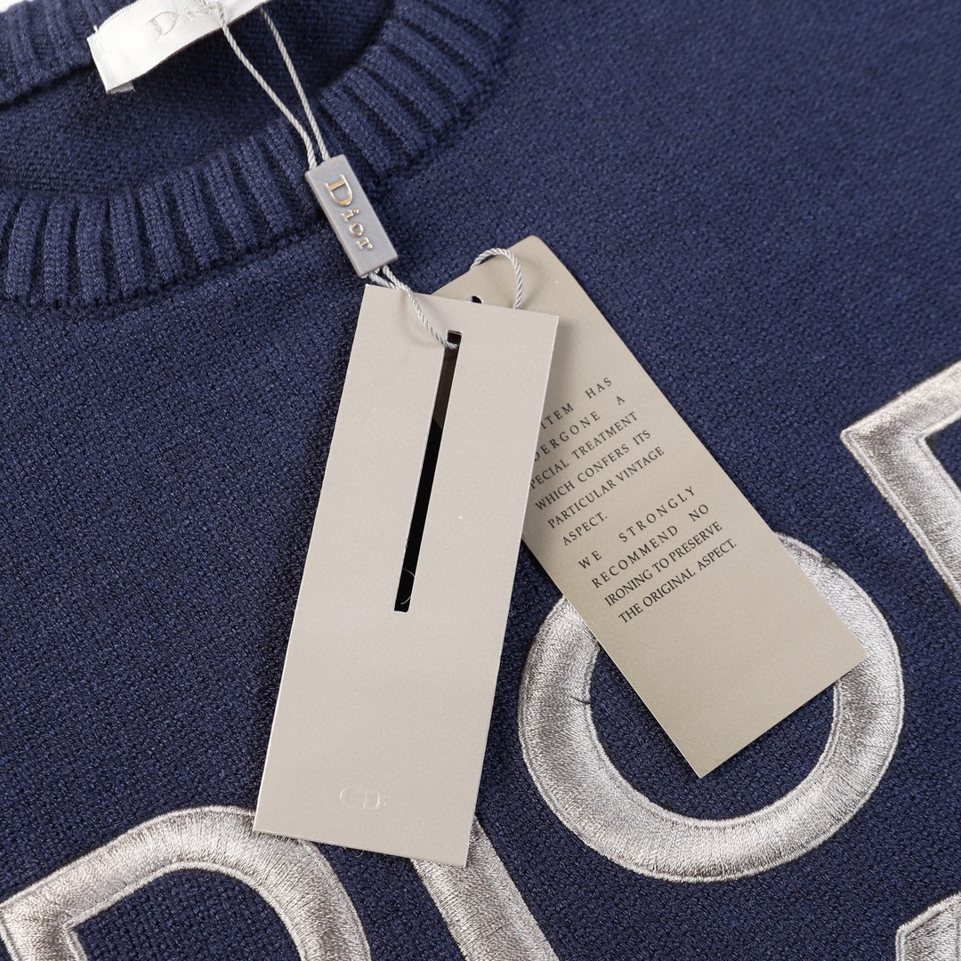 DIOR SS24 Letter Logo Knitwear Collection Overview: French luxury brand by Christine Dios, Paris-based. Classic, elegant designs in navy blue, yellow. Sizes: S M L. - 图片 3