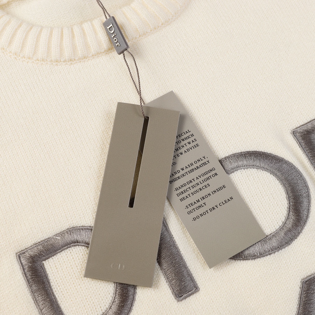 DIOR SS24 Letter Logo Knitwear: French Luxury Brand’s Classic Elegance - 图片 4