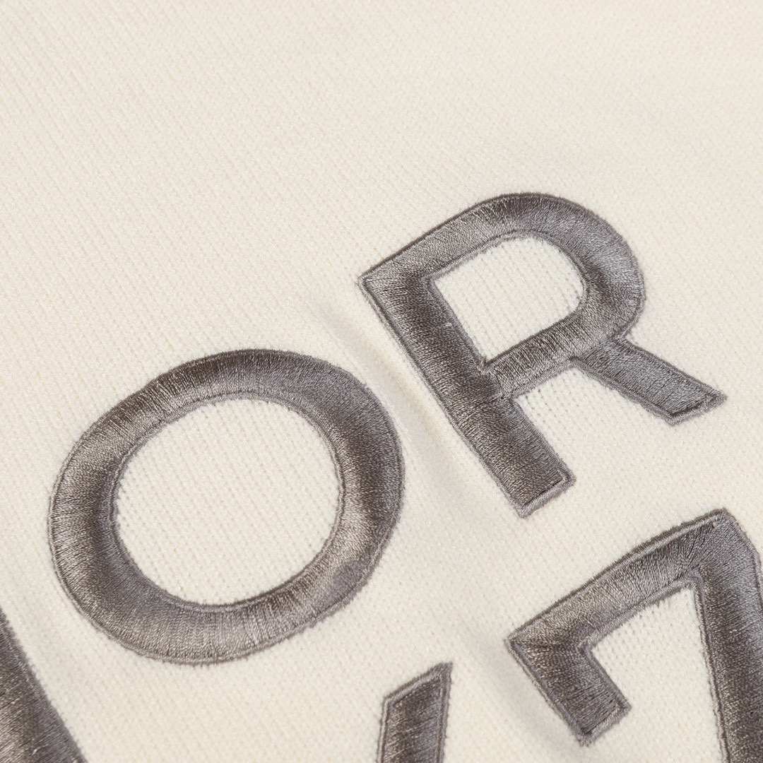 DIOR SS24 Letter Logo Knitwear: French Luxury Brand’s Classic Elegance - 图片 7