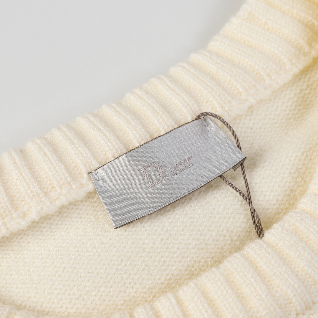 DIOR SS24 Letter Logo Knitwear: French Luxury Brand’s Classic Elegance - 图片 3
