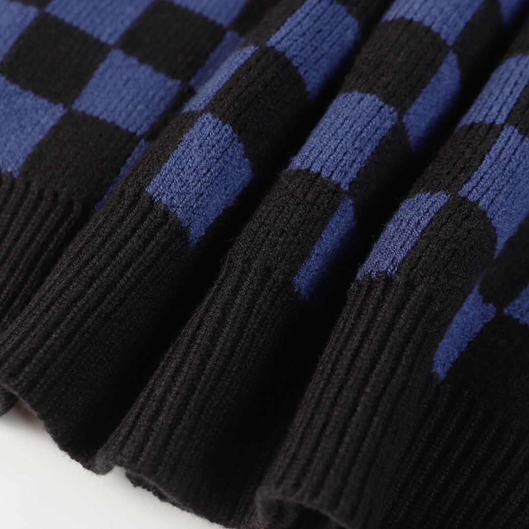Louis Vuitton V-Collar Sweater with Wavy Damier Flower Design – Recreational Profile Knit - 图片 7