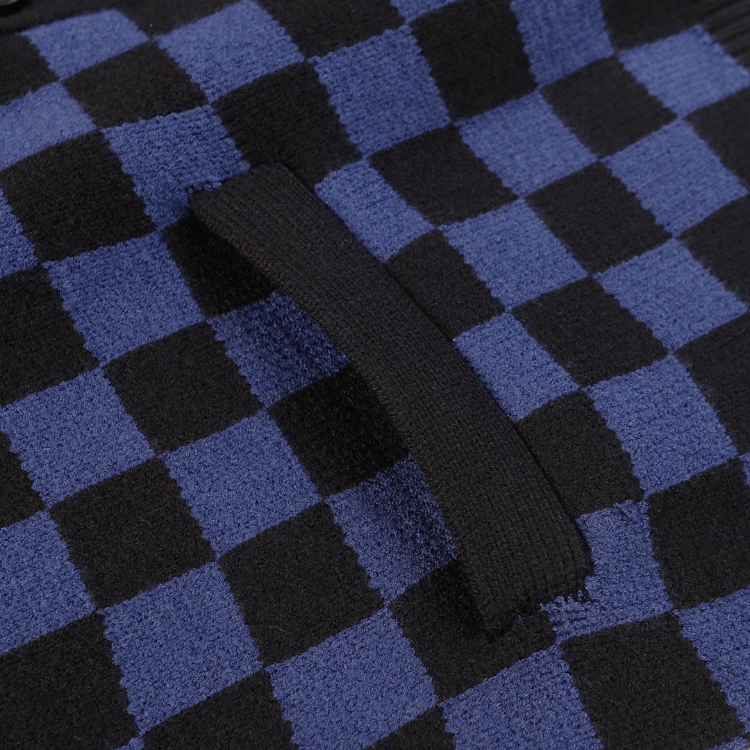 Louis Vuitton V-Collar Sweater with Wavy Damier Flower Design – Recreational Profile Knit - 图片 6