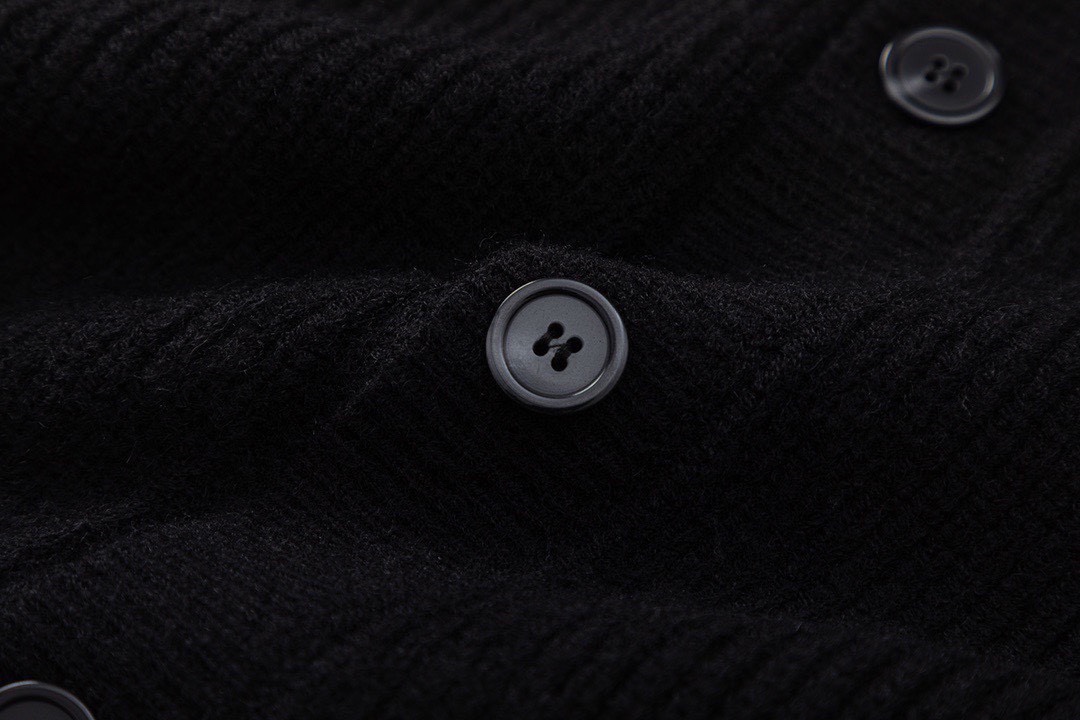 Prada 23fw Wool Knitting Shirt with Embroidery: High-Quality Italian Design - 图片 5