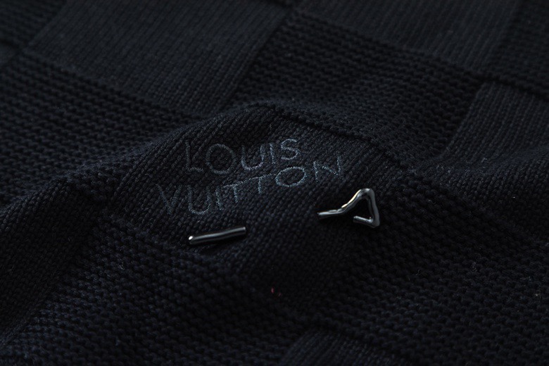 Louis Vuitton 22SS Sweater: Classic Cotton Stitching, Metal Pin Detail, Unisex Style - 图片 5
