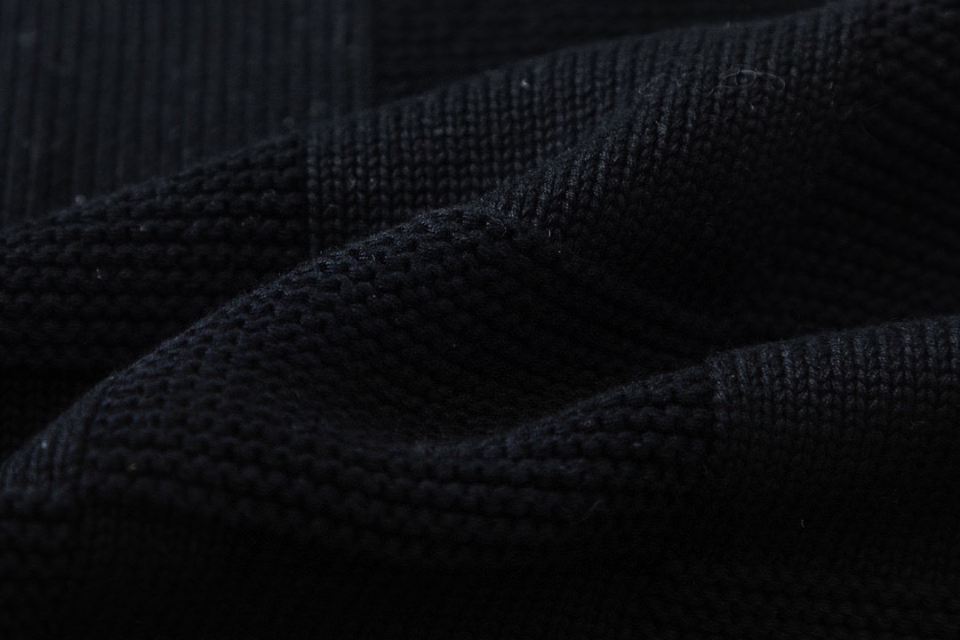 Louis Vuitton 22SS Sweater: Classic Cotton Stitching, Metal Pin Detail, Unisex Style - 图片 8