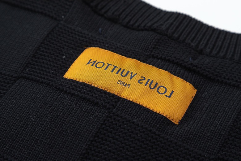 Louis Vuitton 22SS Sweater: Classic Cotton Stitching, Metal Pin Detail, Unisex Style - 图片 9