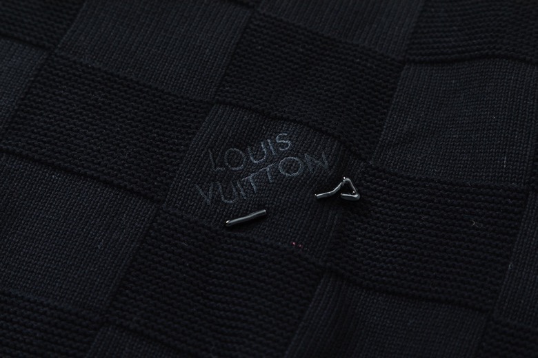 Louis Vuitton 22SS Sweater: Classic Cotton Stitching, Metal Pin Detail, Unisex Style - 图片 4
