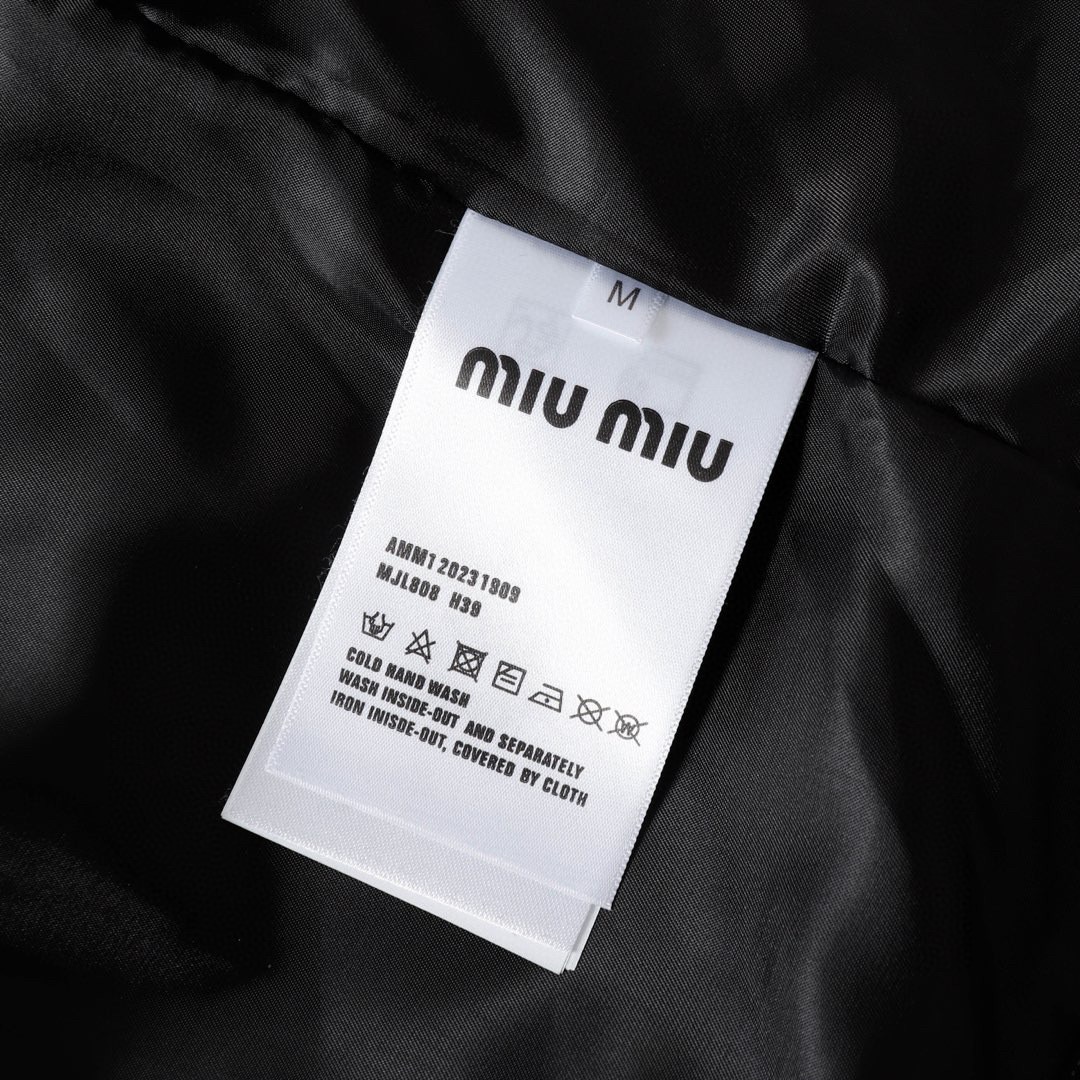 Miumiu Striped Jacket: Wool Blend, Laser Burnout, Embroidered Logo, Elegant Design - 图片 9