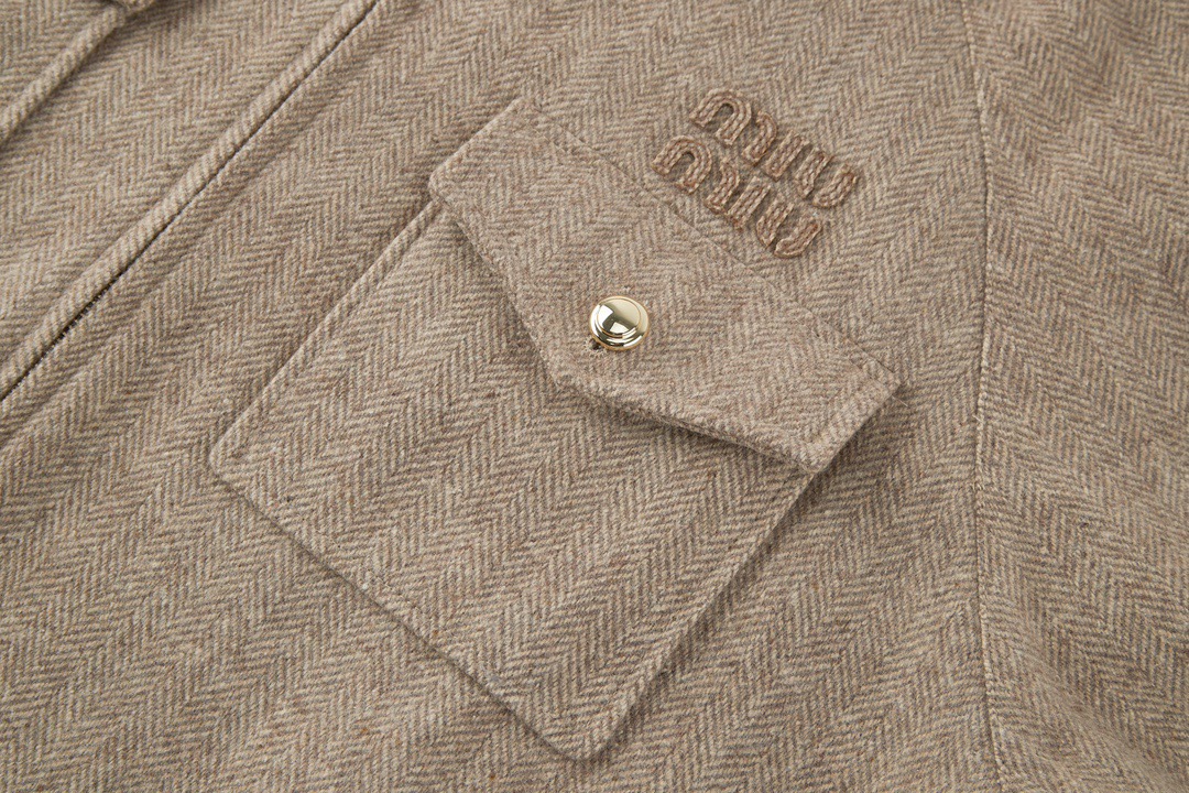 Miumiu/Muture Wool Slasher Jacket with 1:1 Quality Embroidery and Laser Burning - 图片 4