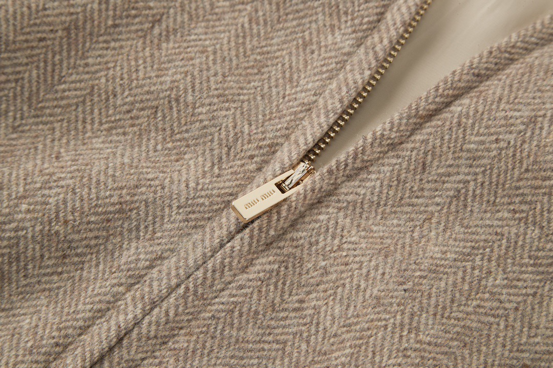 Miumiu/Muture Wool Slasher Jacket with 1:1 Quality Embroidery and Laser Burning - 图片 8