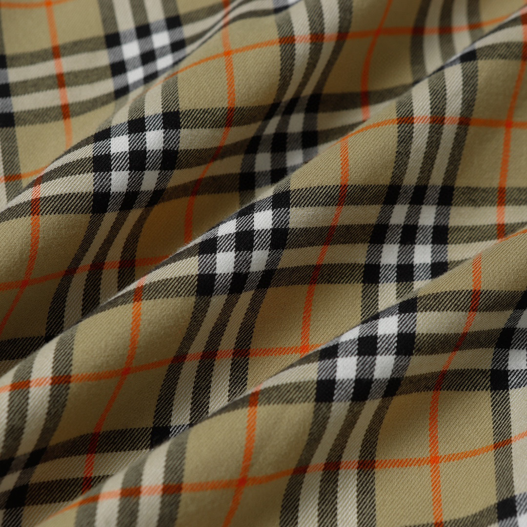 （官网11原单品质)
Burberry/巴宝莉24ss新款刺绣格纹棉质衬衫
新款法兰绒衬衣，面料原柒厂1