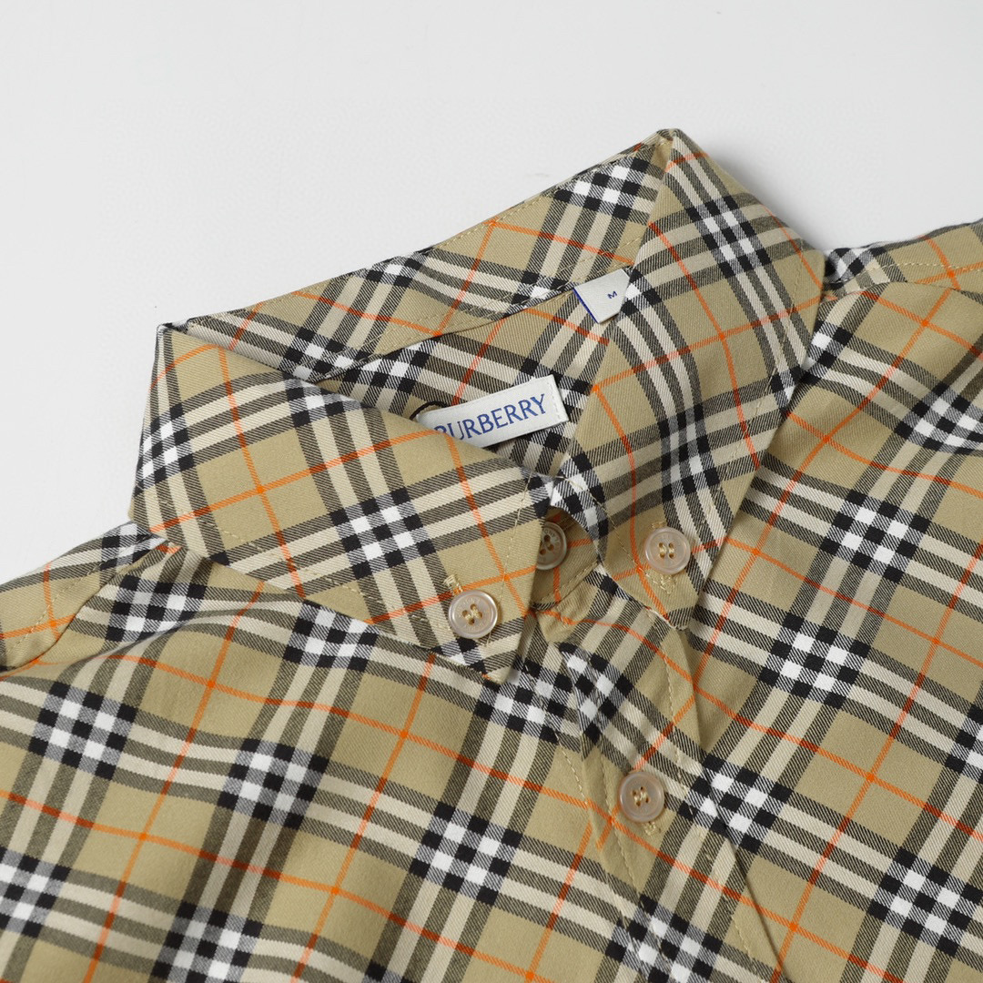 （官网11原单品质)
Burberry/巴宝莉24ss新款刺绣格纹棉质衬衫
新款法兰绒衬衣，面料原柒厂1