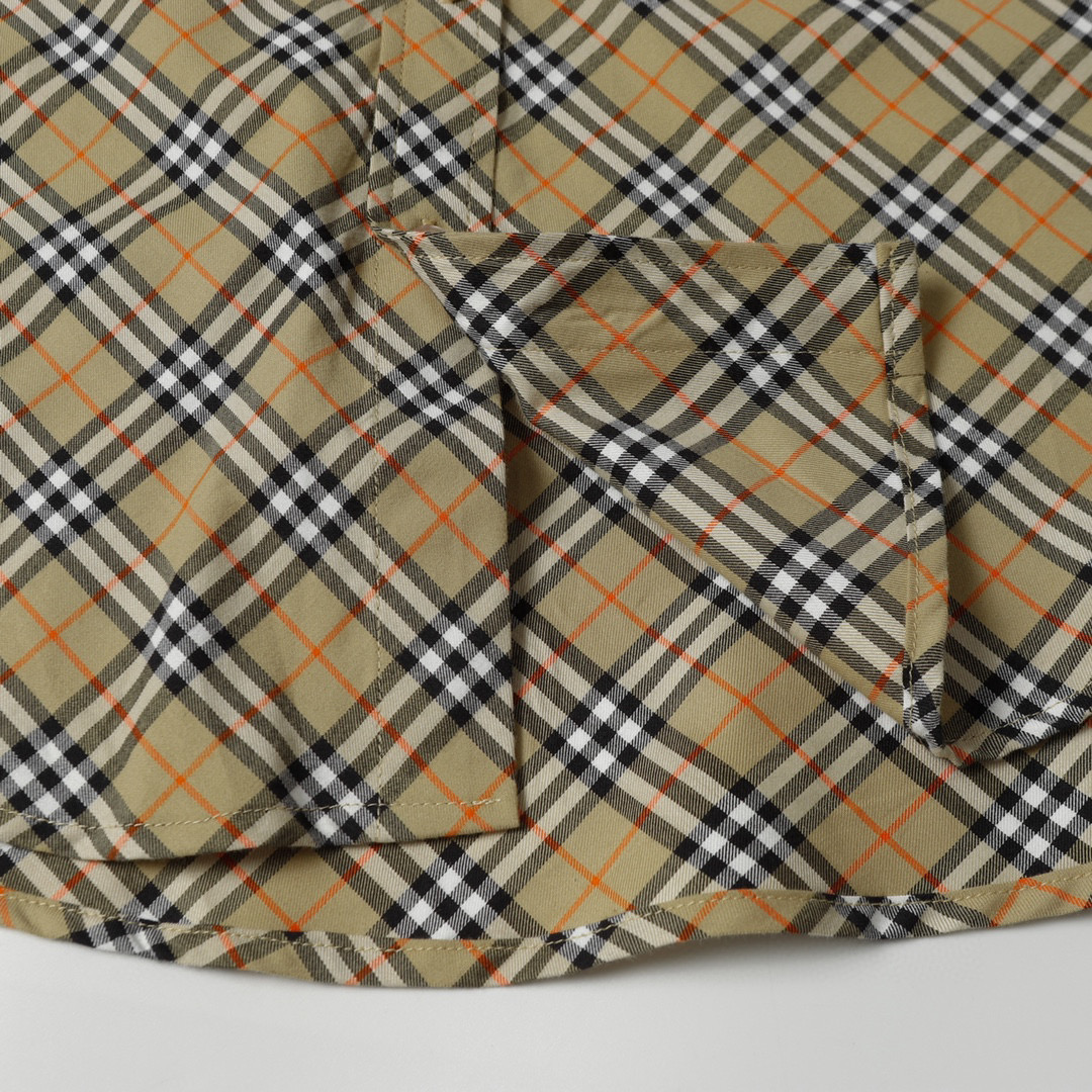 （官网11原单品质)
Burberry/巴宝莉24ss新款刺绣格纹棉质衬衫
新款法兰绒衬衣，面料原柒厂1