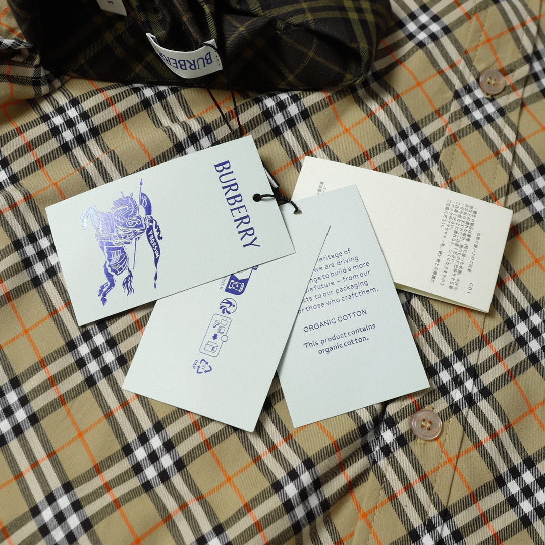 （官网11原单品质)
Burberry/巴宝莉24ss新款刺绣格纹棉质衬衫
新款法兰绒衬衣，面料原柒厂1
