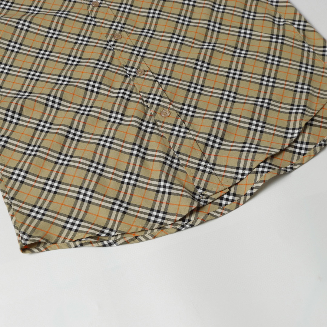 （官网11原单品质)
Burberry/巴宝莉24ss新款刺绣格纹棉质衬衫
新款法兰绒衬衣，面料原柒厂1