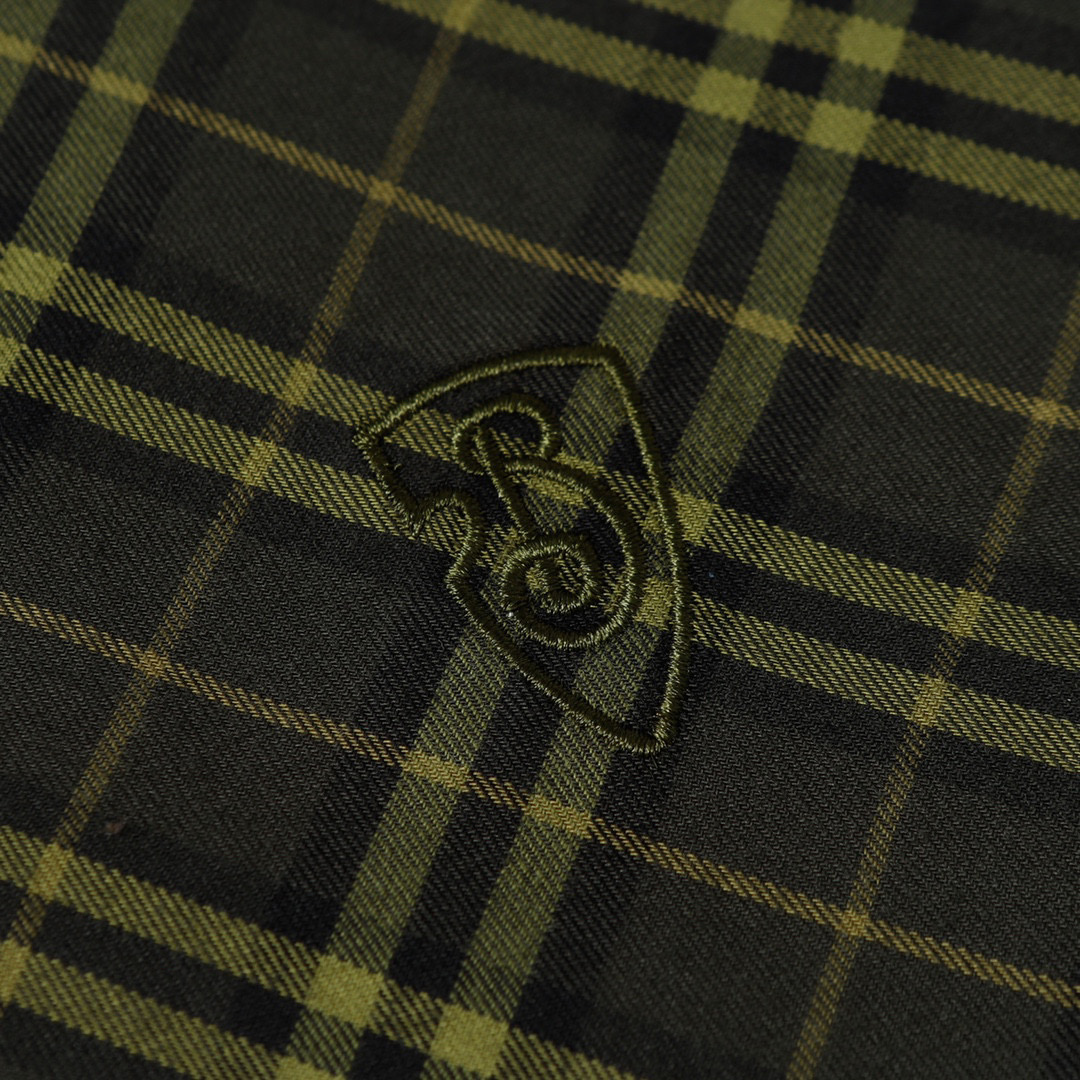 （官网11原单品质)
Burberry/巴宝莉24ss新款刺绣格纹棉质衬衫
新款法兰绒衬衣，面料原柒厂1
