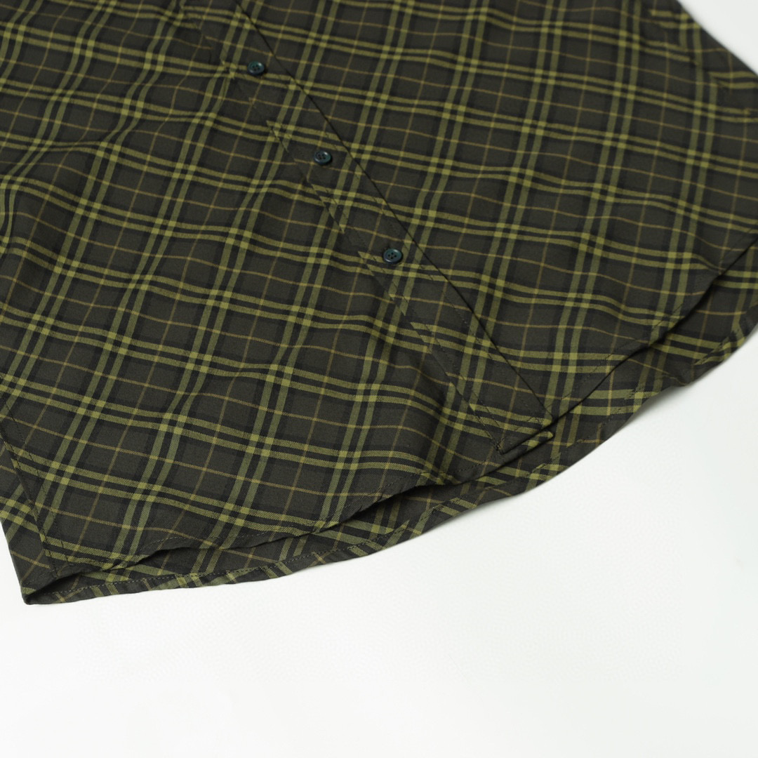 （官网11原单品质)
Burberry/巴宝莉24ss新款刺绣格纹棉质衬衫
新款法兰绒衬衣，面料原柒厂1