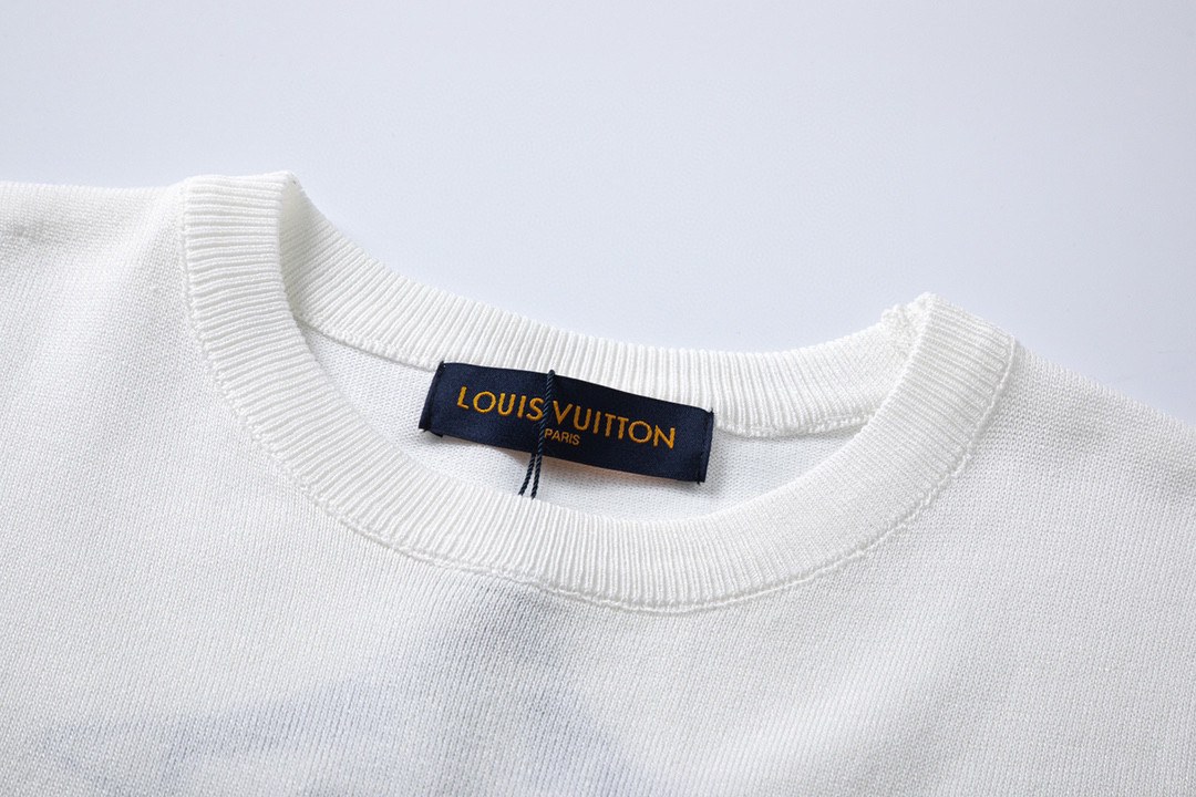 Luxury Louis Vuitton Heart Pattern T-shirt with Floral Design, Handcrafted Quality, White, SM L XL - 图片 3