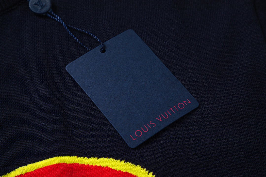 Luxury Collaboration: Louis Vuitton x Nigo T-shirt with Intricate Details - 图片 6