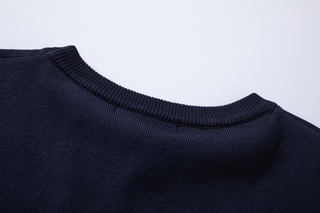 Luxury Collaboration: Louis Vuitton x Nigo T-shirt with Intricate Details - 图片 9
