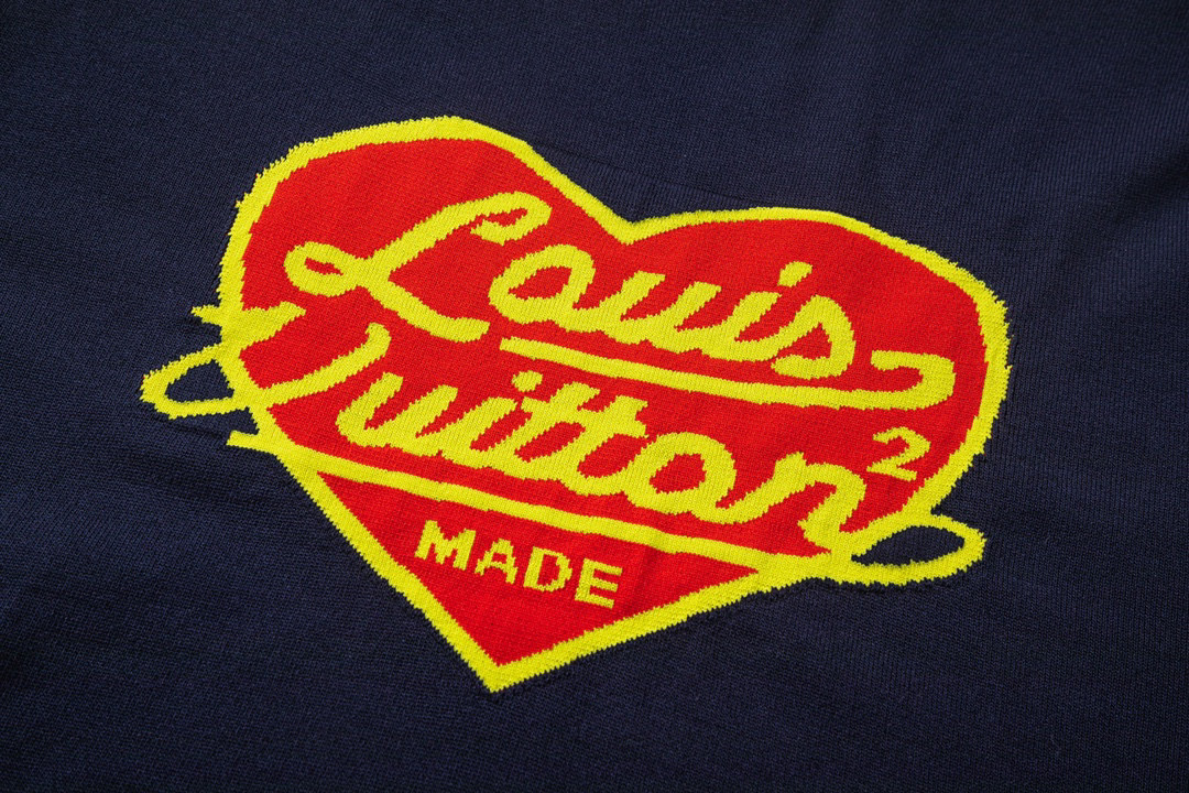 Luxury Collaboration: Louis Vuitton x Nigo T-shirt with Intricate Details - 图片 4