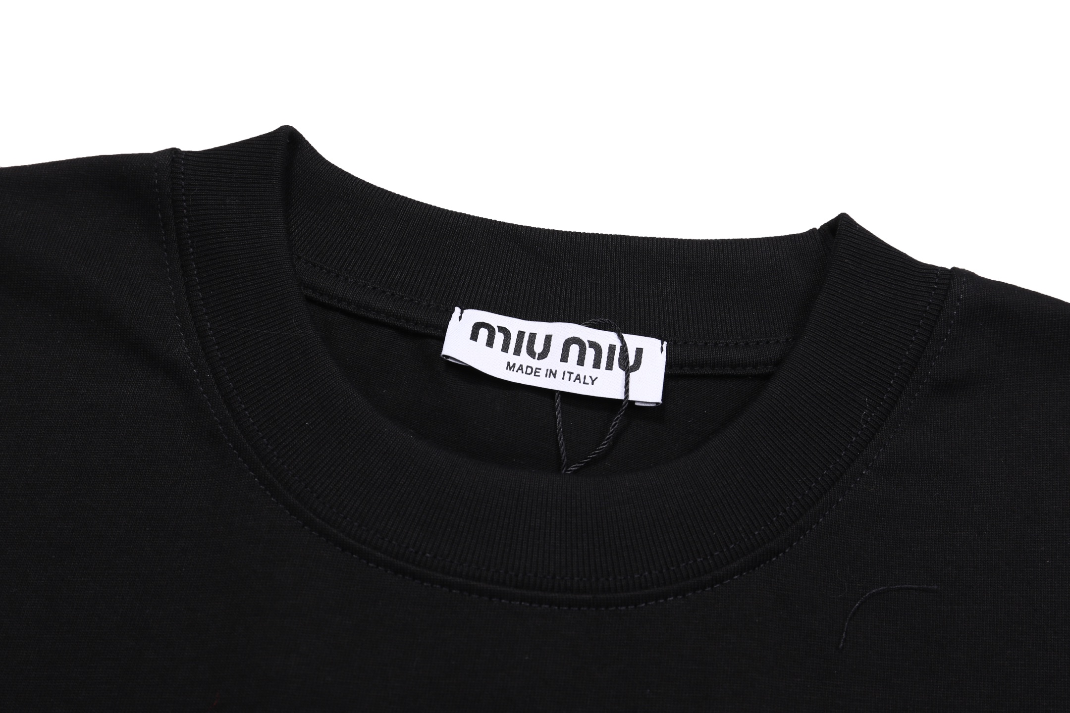Fashionable Miu Miu T-shirt Shorts for All Genders in XS-L Sizes - 图片 3