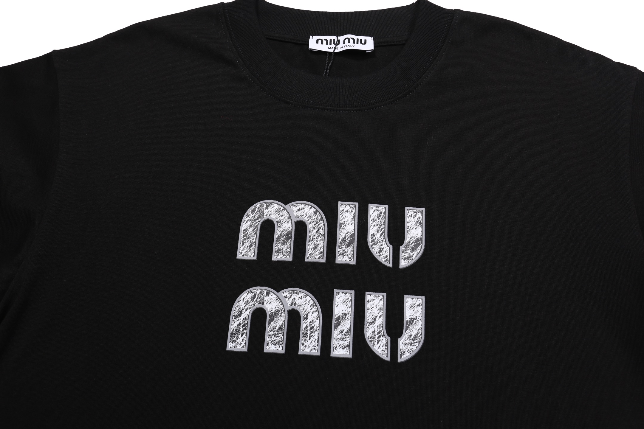 Fashionable Miu Miu T-shirt Shorts for All Genders in XS-L Sizes - 图片 5