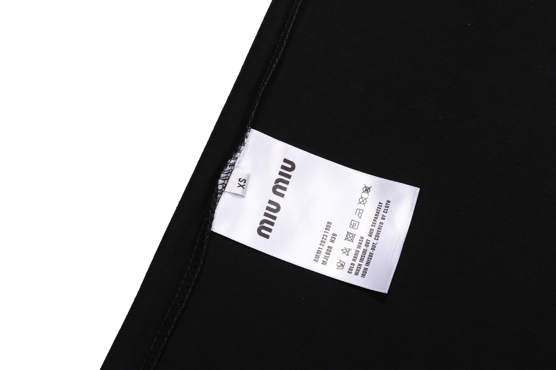 Fashionable Miu Miu T-shirt Shorts for All Genders in XS-L Sizes - 图片 8