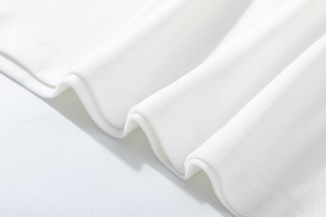 Prada Triangle Long Sleeves: Cozy, Warm, Customizable Skin – Black/White, SM-XXL Sizes - 图片 8