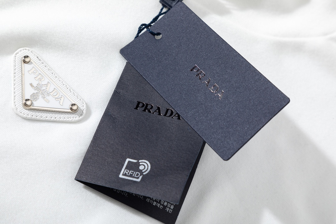 Prada Triangle Long Sleeves: Cozy, Warm, Customizable Skin – Black/White, SM-XXL Sizes - 图片 6