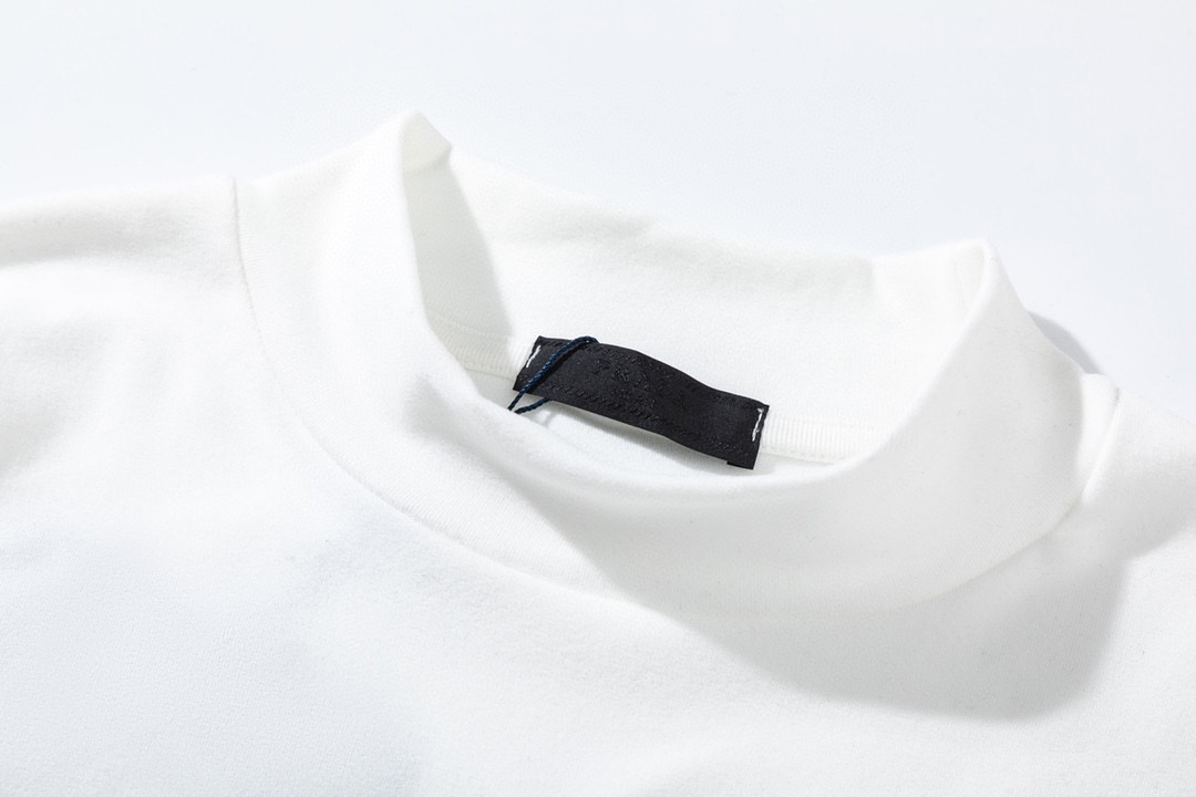 Prada Triangle Long Sleeves: Cozy, Warm, Customizable Skin – Black/White, SM-XXL Sizes - 图片 3