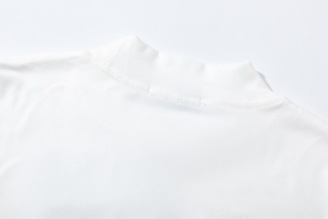 Prada Triangle Long Sleeves: Cozy, Warm, Customizable Skin – Black/White, SM-XXL Sizes - 图片 9