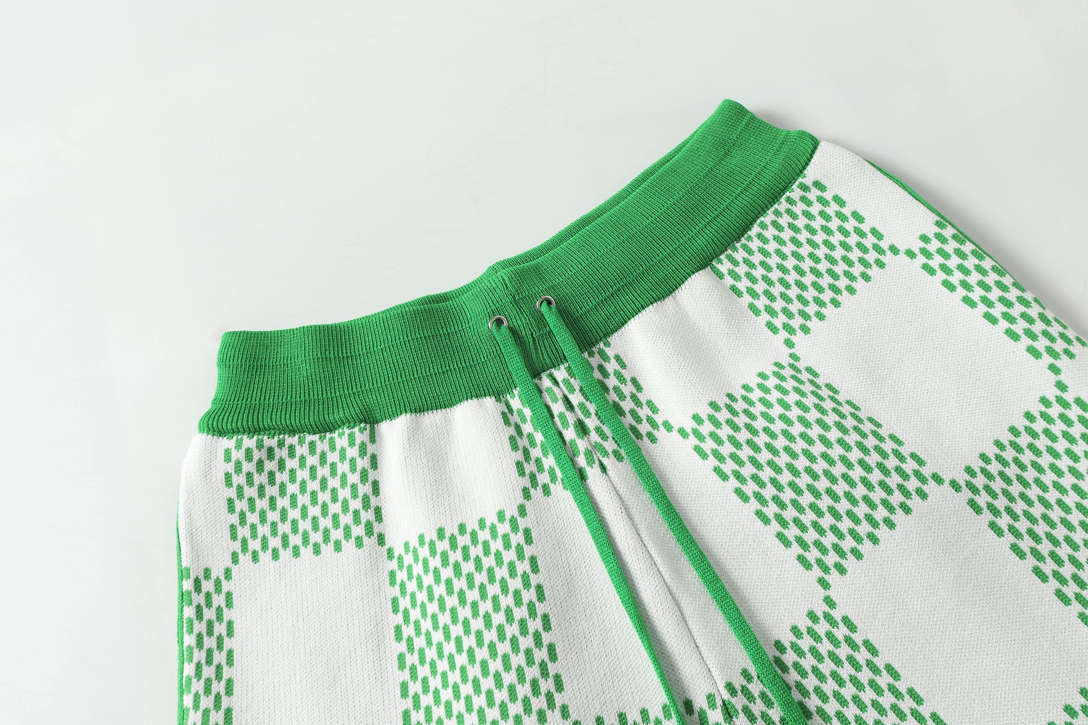 Luxury Louis Vuitton Chess Board Knitting Shorts with Detailed Design and Unisex Fit - 图片 3
