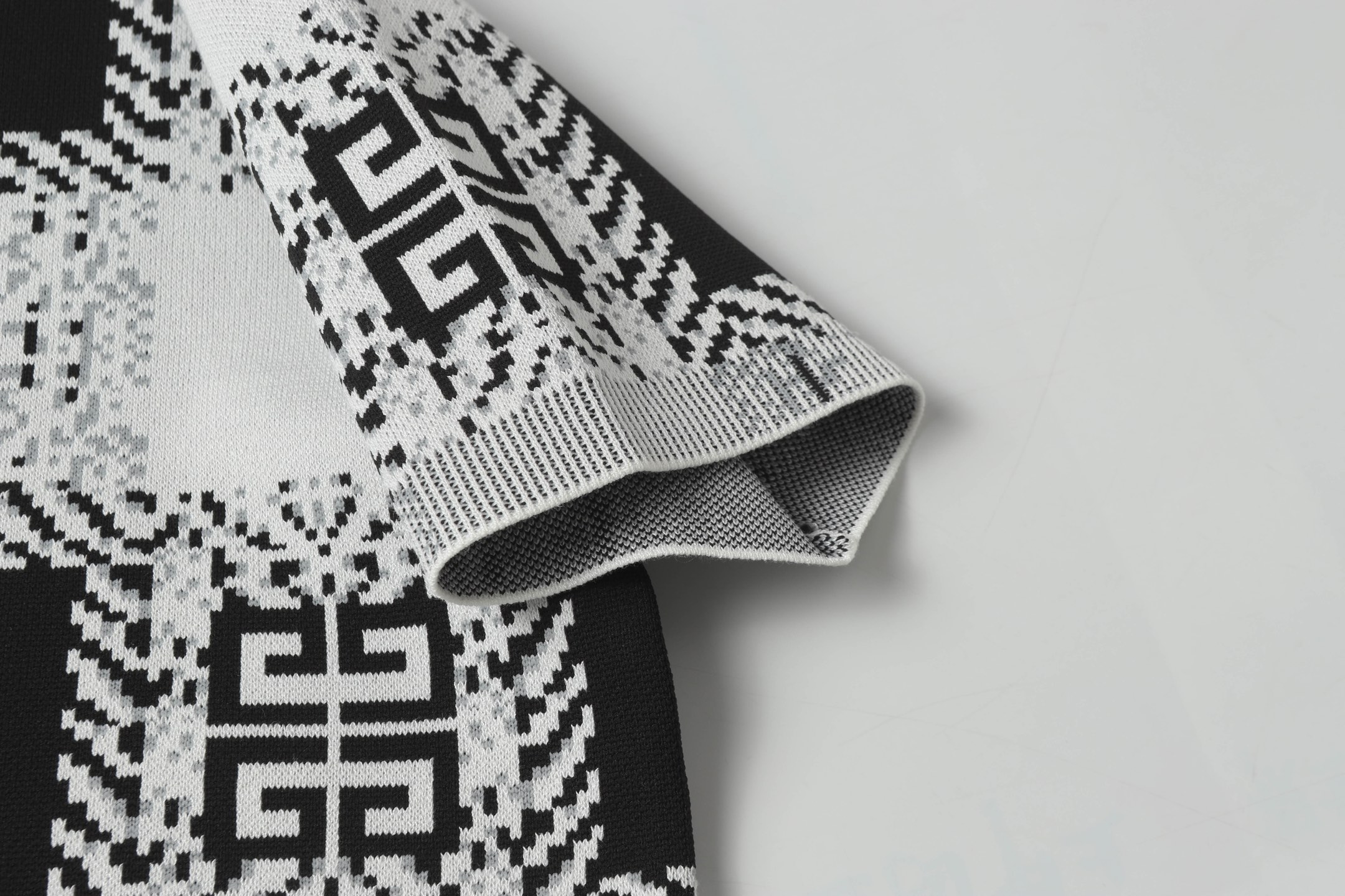 Fashion Alert: Givenchy Gift-Vanch Weave 25ss Sweater T-shirt Collection for Men and Women - 图片 4
