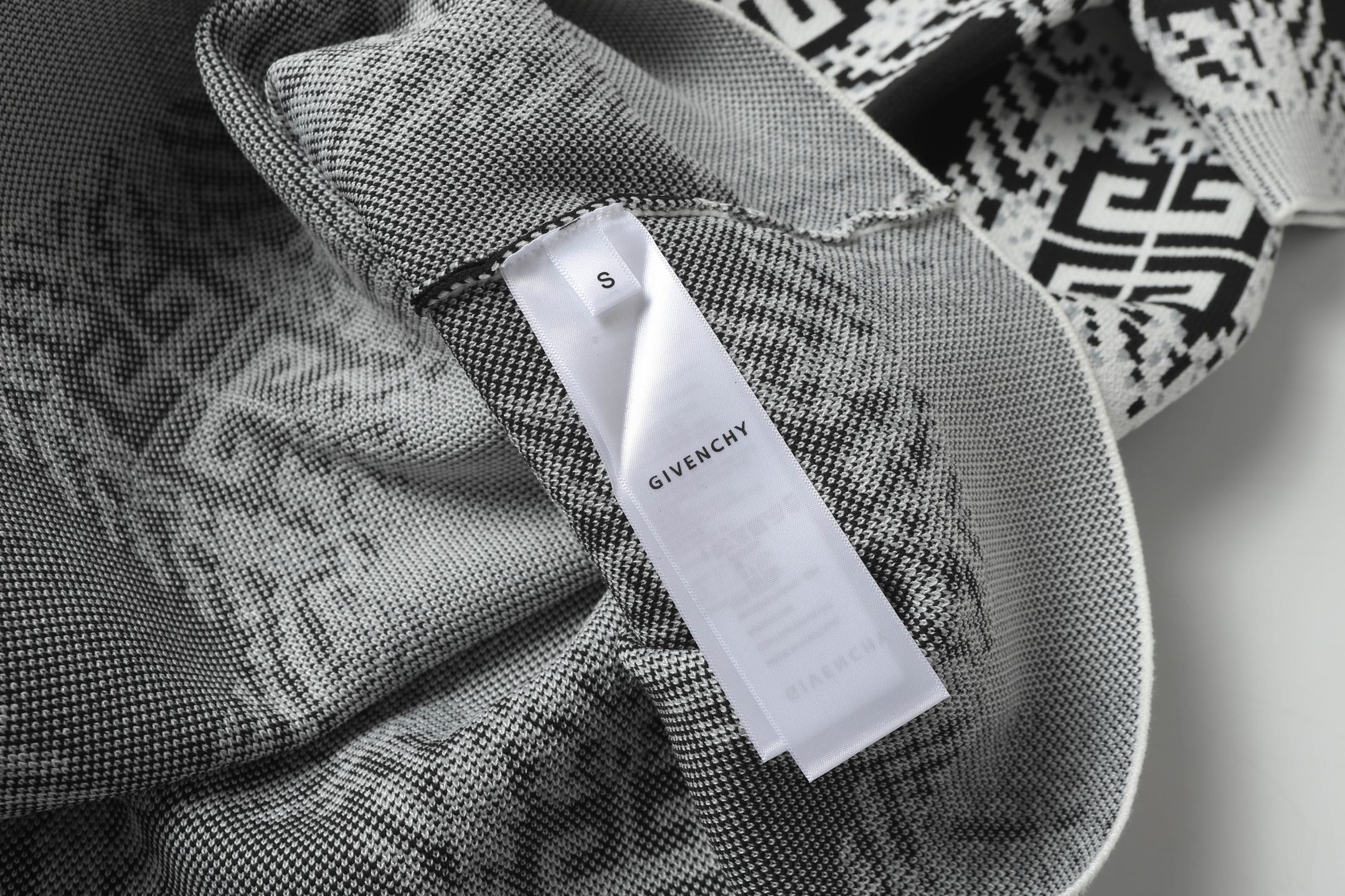 Fashion Alert: Givenchy Gift-Vanch Weave 25ss Sweater T-shirt Collection for Men and Women - 图片 6
