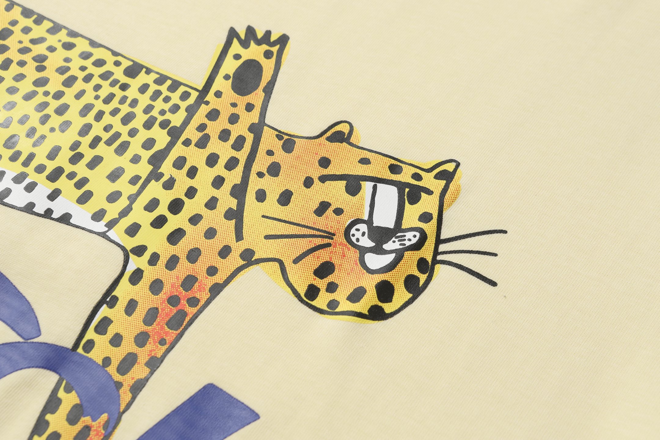 “Gucci 2024 Money Panther T-Shirt: Stylish Comfort in Pure Cotton Meow Color” - 图片 8