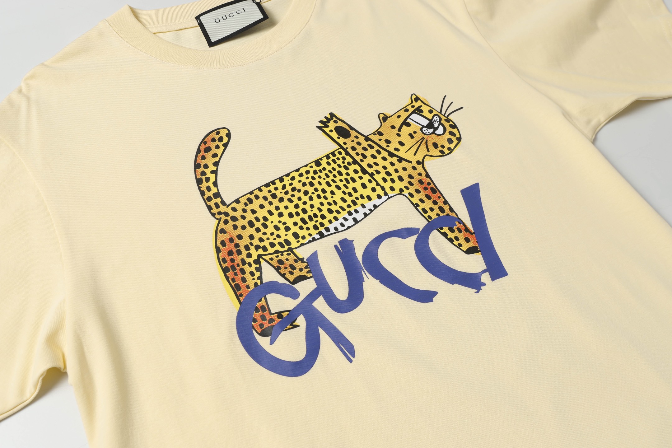 “Gucci 2024 Money Panther T-Shirt: Stylish Comfort in Pure Cotton Meow Color” - 图片 4